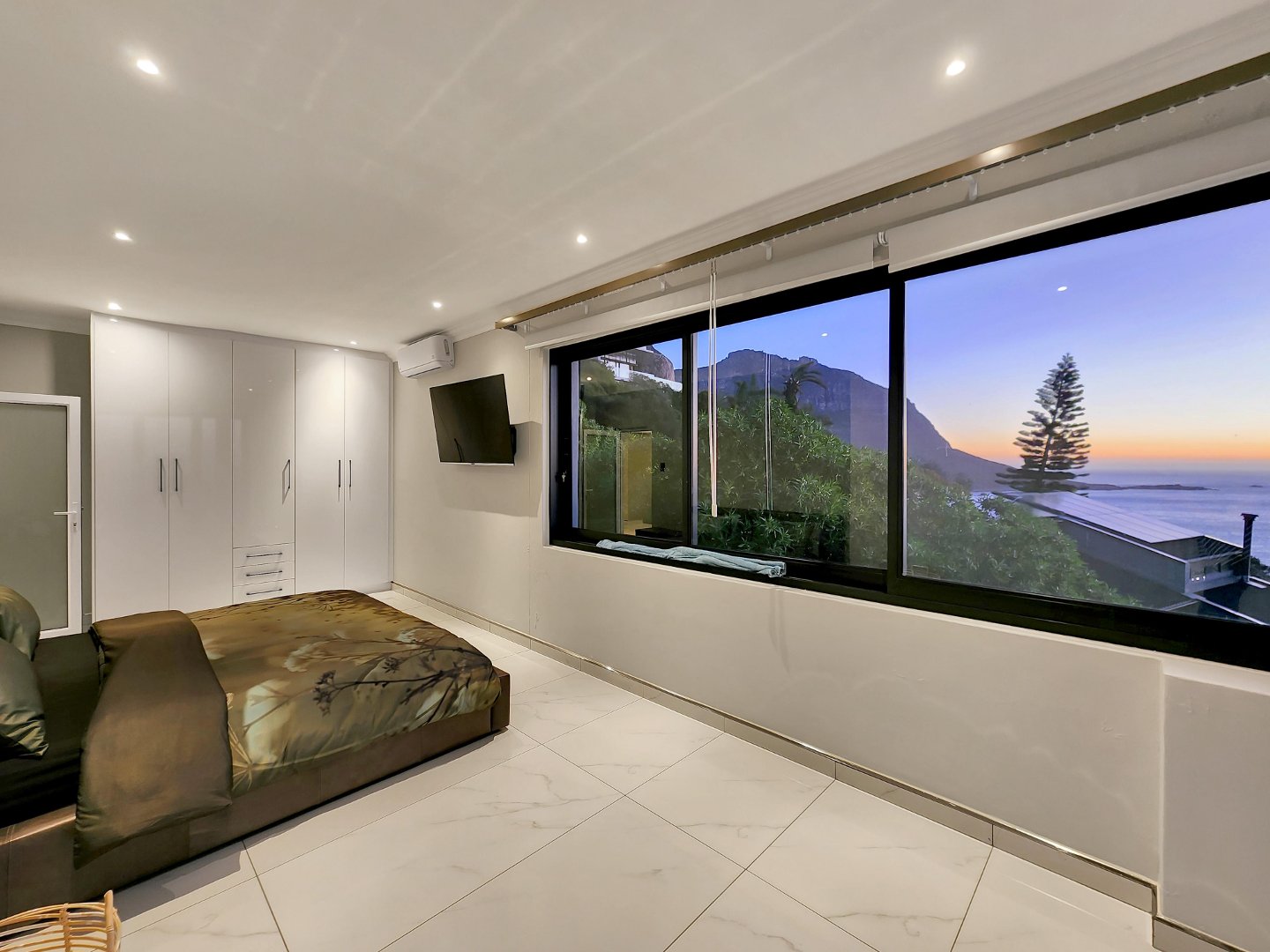 7 Bedroom Property for Sale in Llandudno Western Cape